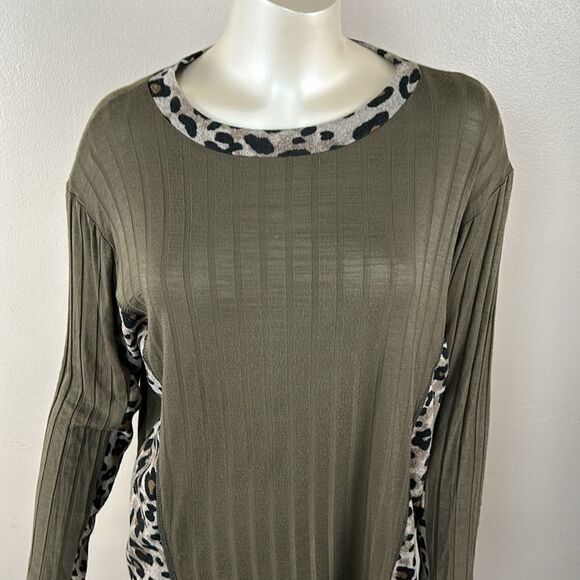 Women’s HAPTICS mixed media animal print ribbed long sleeve shirt top green - Picture 2 of 5